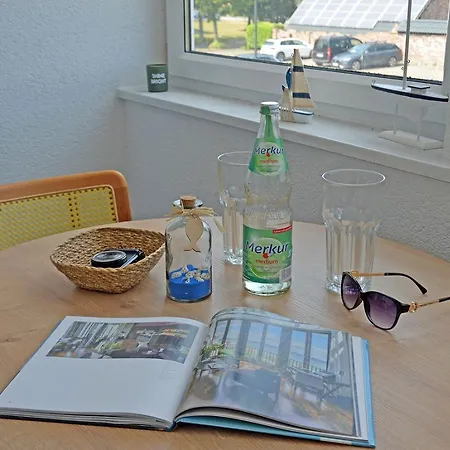 Am Ufer 12 *